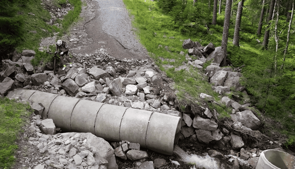 Dronevideo fra skadene på skogsbilvegnettet