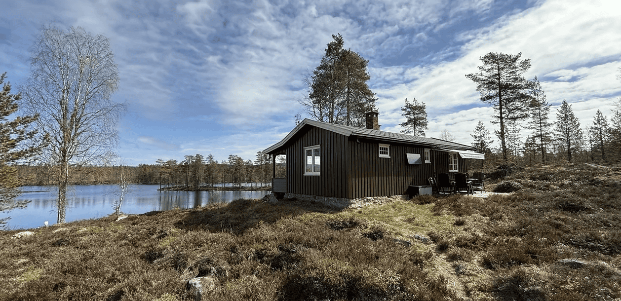 Hytte på LAs grunn lagt ut for salg